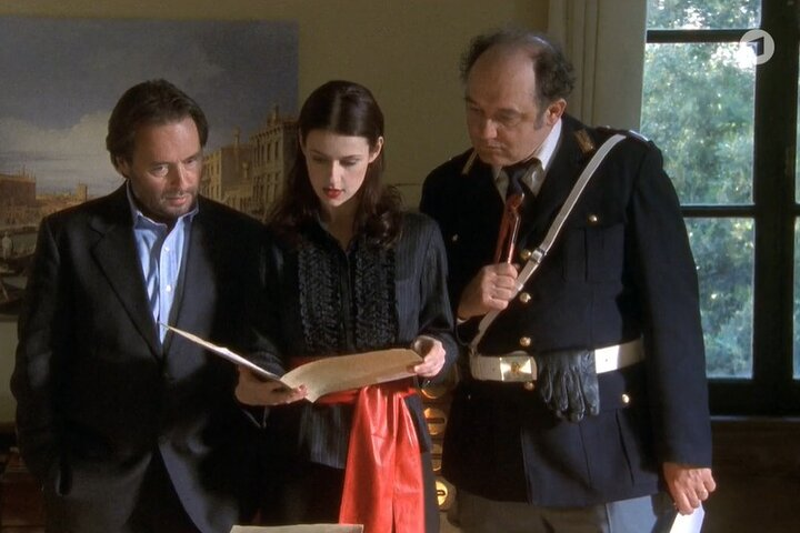 Step into the intriguing world of Commissario Brunetti exploring hidden gems of Venice while unraveling the stories behind iconic scenes from Donna Leon’s novels and their film adaptations.