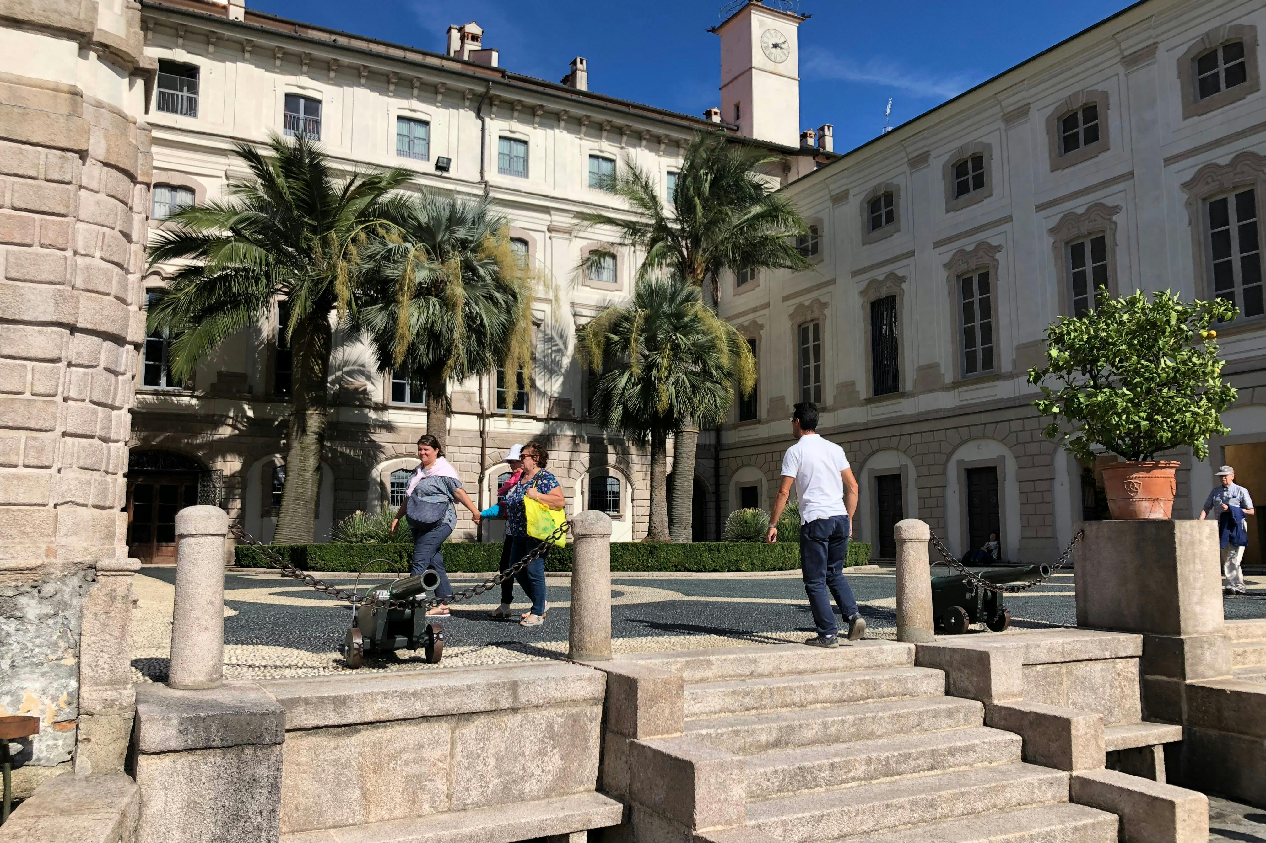 Isola dei Pescatori and Isola Bella: Hop-on Hop-off Boat - Photo 1 of 8