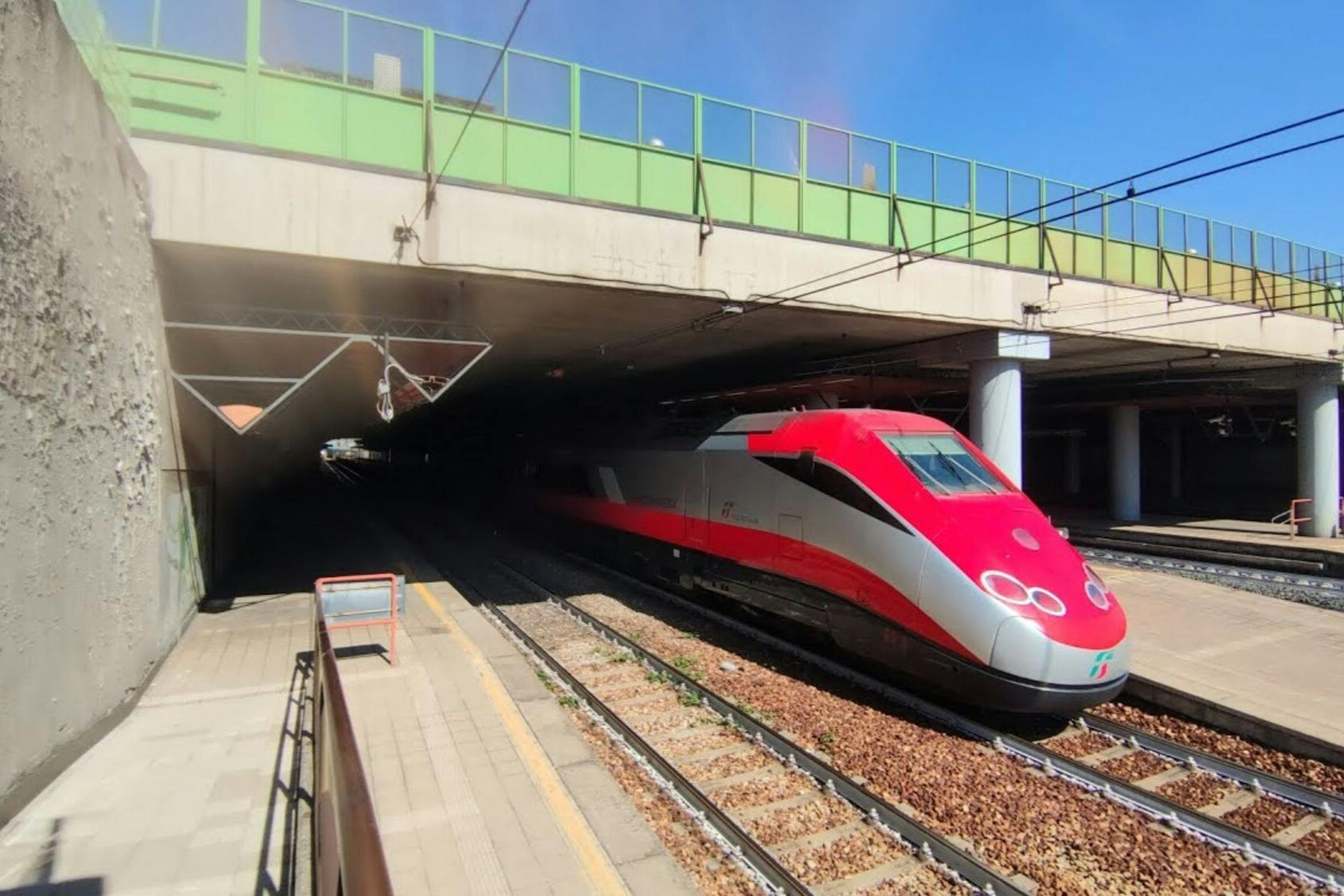 Lake Como: One-Way Train Transfer to Milan - Photo 1 of 6