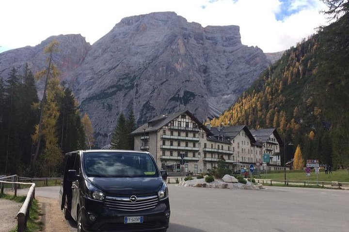 One way Lake Braies shuttle from Cortina d'Ampezzo DA - Photo 1 of 3