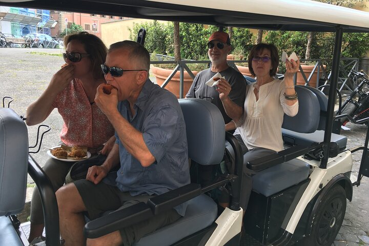 Rome: Lip Smacking 4 hours Foodie Tours in golf cart  - Photo 1 of 14