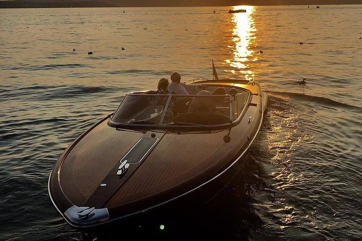 Lake Lario - private cruise at sunset
