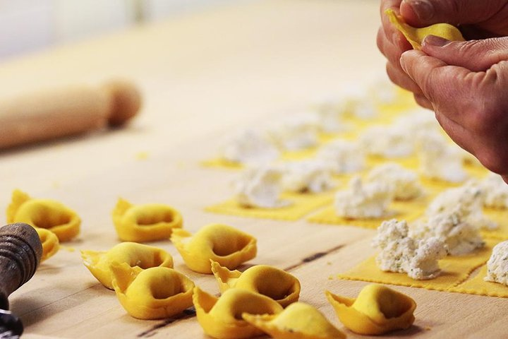 Make pasta bolognese at home of Sfoglina with lunch - Photo 1 of 7