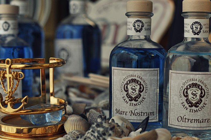 Make your own bespoke perfume in a historic workshop in Florence - Photo 1 of 3