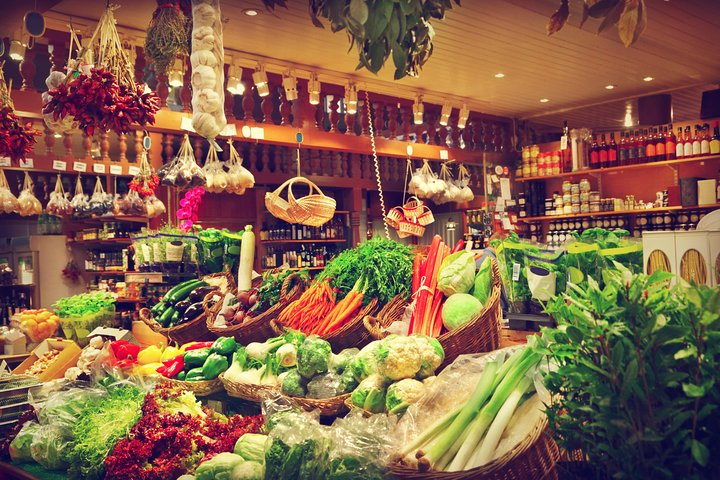 Market tour and lunch or dinner at a local's home in Civitavecchia - Photo 1 of 9