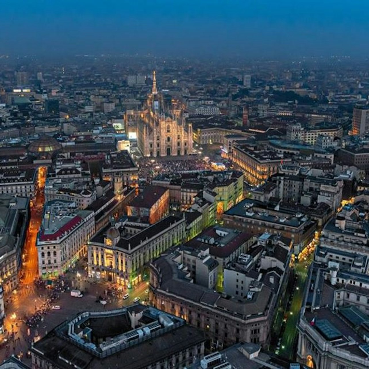Milan: Small-Group Night Walking Tour - Photo 1 of 3