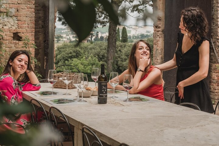 DA Firenze : Montalcino Val D'orcia wine experience - Photo 1 of 9