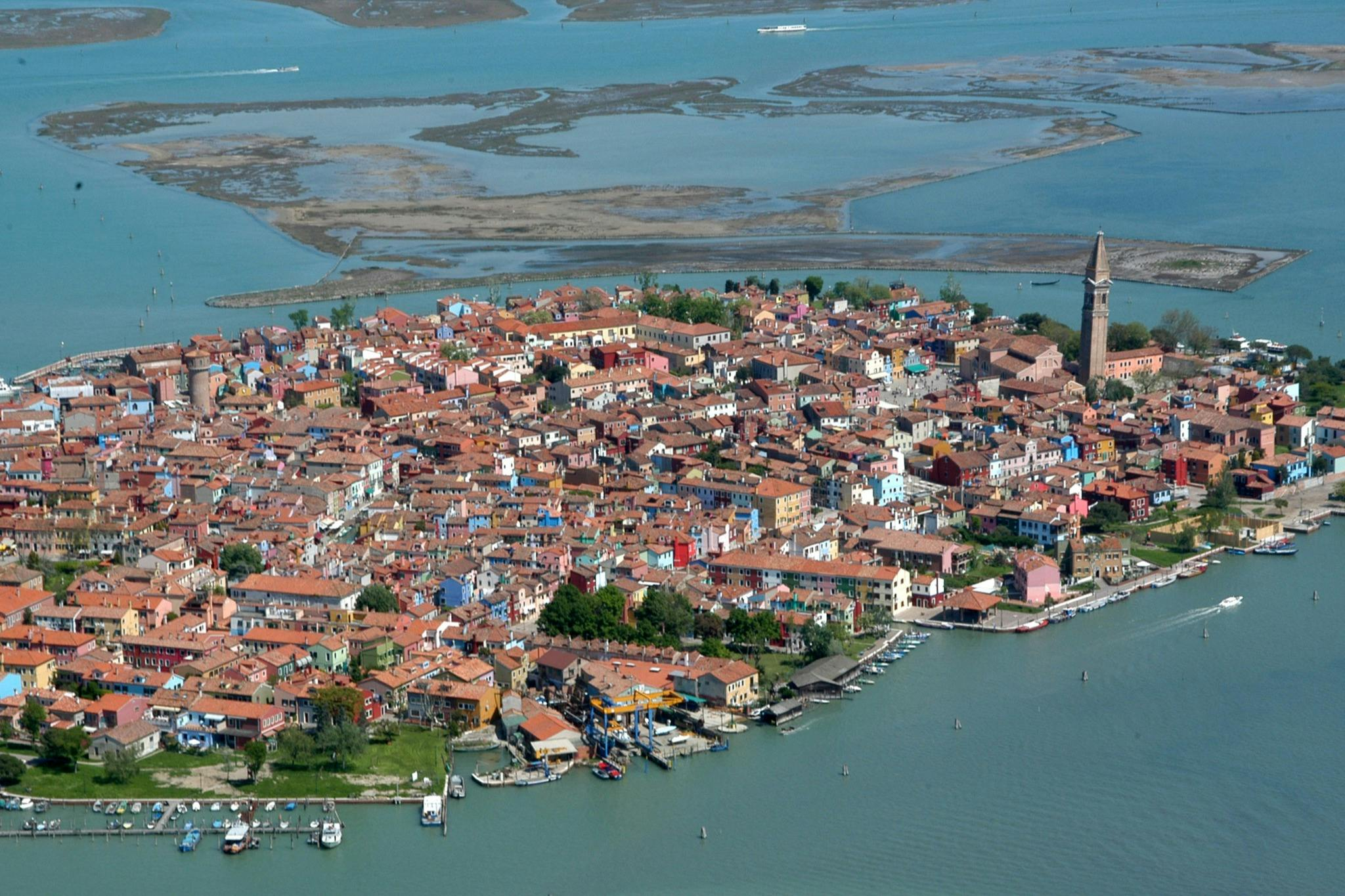 Murano & Burano: Guided Boat Tour from St. Mark's Square + Glassblowing Demo - Photo 1 of 4