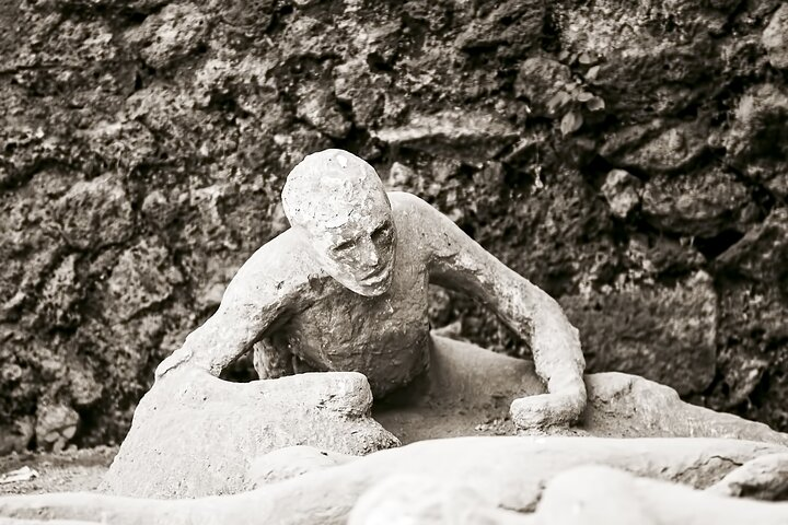 NAPLES: Early Birds Pompeii Ruines guided tour - Photo 1 of 4