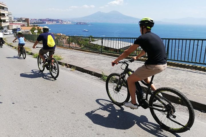 Naples panoramic e-bike(pedal assisted)ride with pizza tasting - Photo 1 of 6