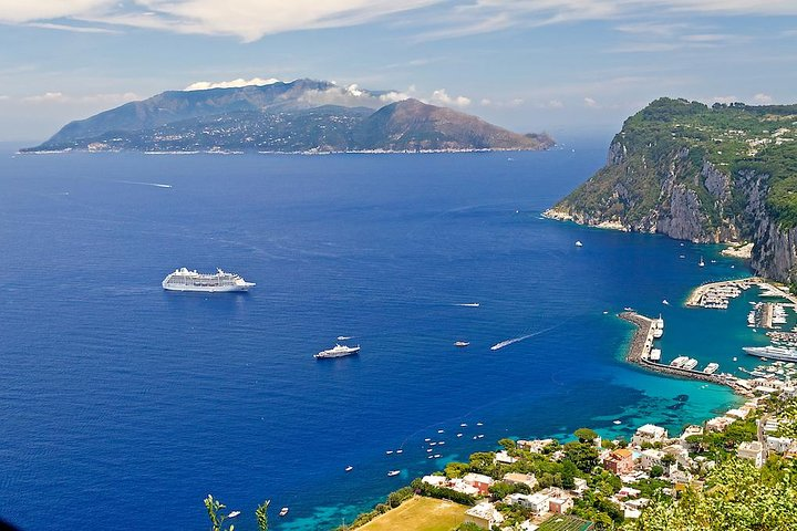 Explore the best of Capri on a private boat excursion from Naples