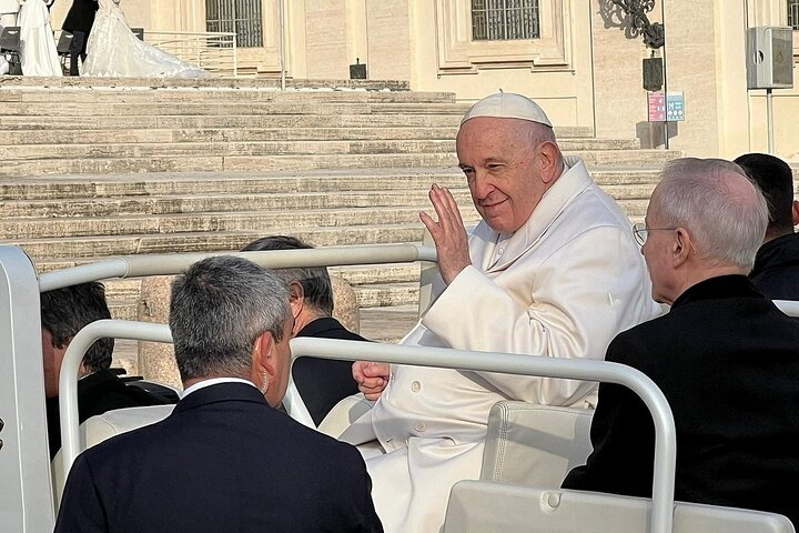 Newlywed Couples Blessing During Pope Leo XIV Audience - Photo 1 of 4