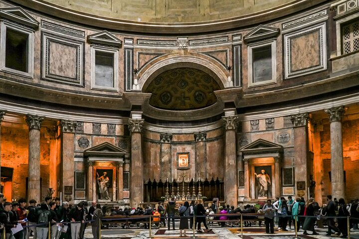 Skip-The-Line Pantheon Guided Tour with Tickets - Photo 1 of 9