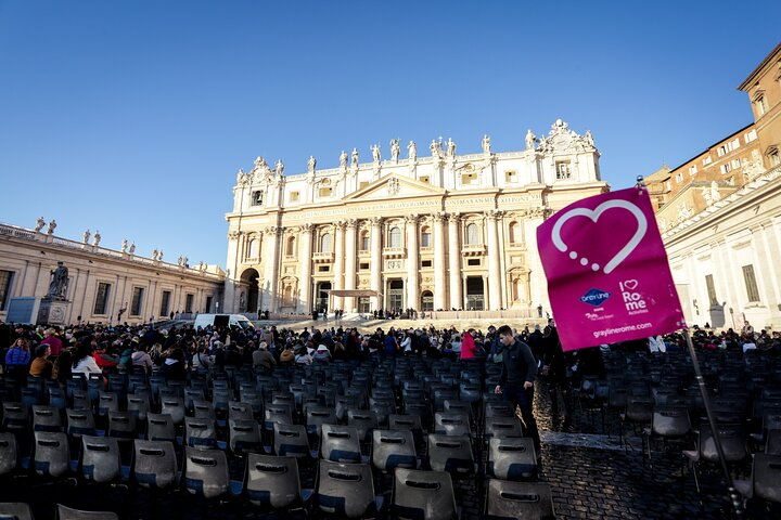 Papal Audience with Pope Leo XIV in Vatican City - Photo 1 of 9