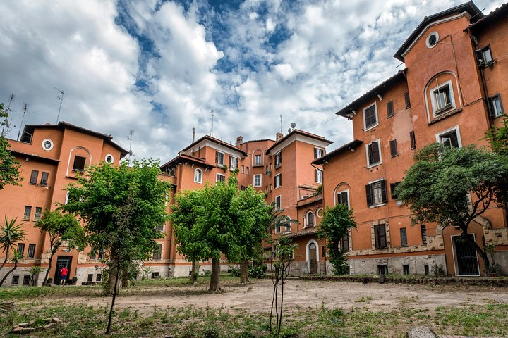 Photo Tour in Garbatella, the neighborhood of garden houses - Photo 1 of 14