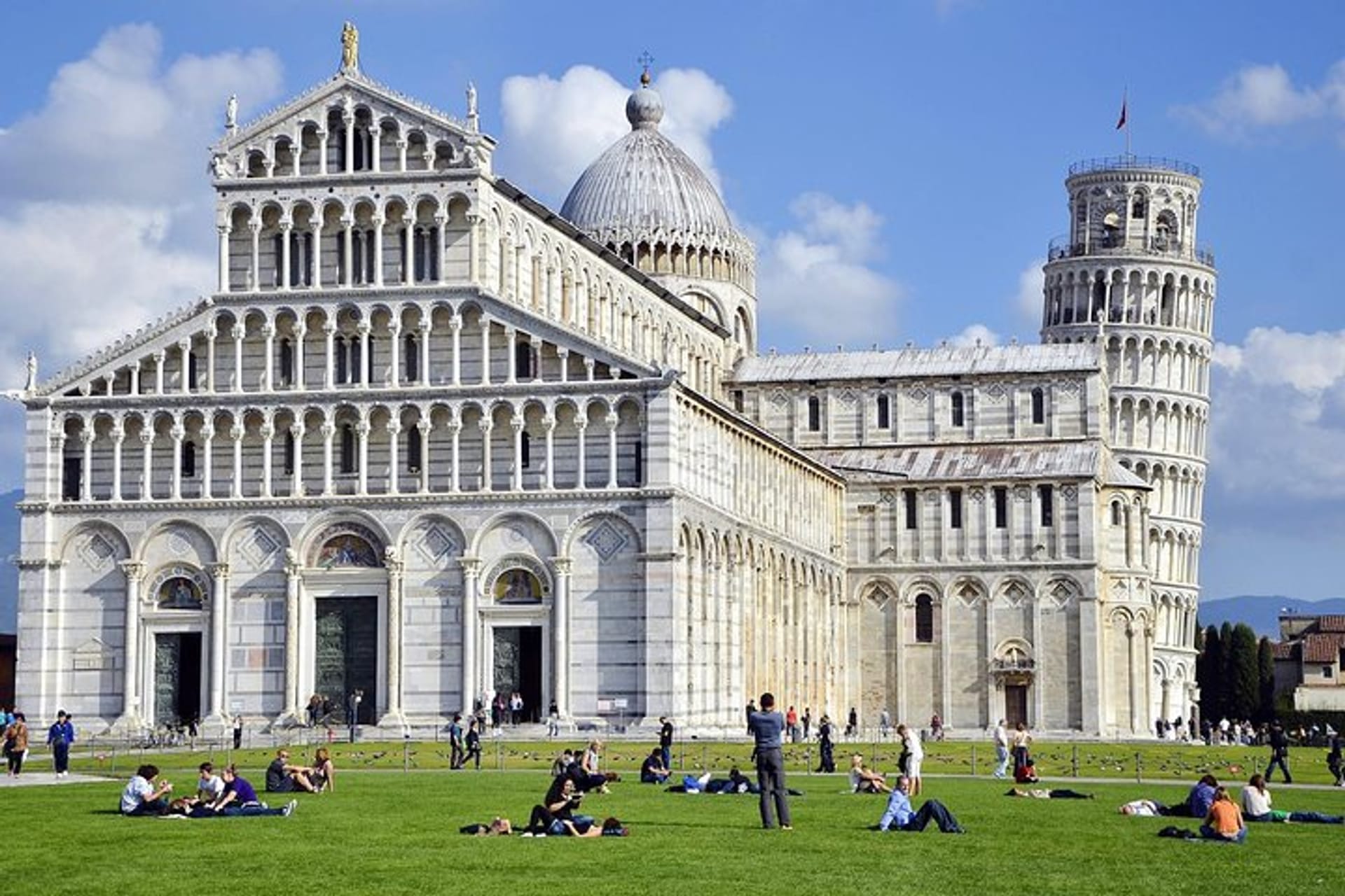 Pisa and the Cinque Terre from the Livorno Cruise Port in Livorno | Pelago, image size:1920x1280