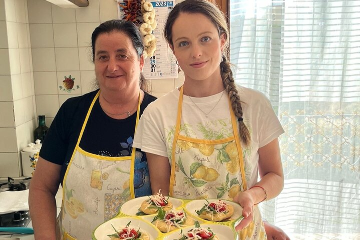 Pizza e Tiramisù class with local mum in Positano - Photo 1 of 17