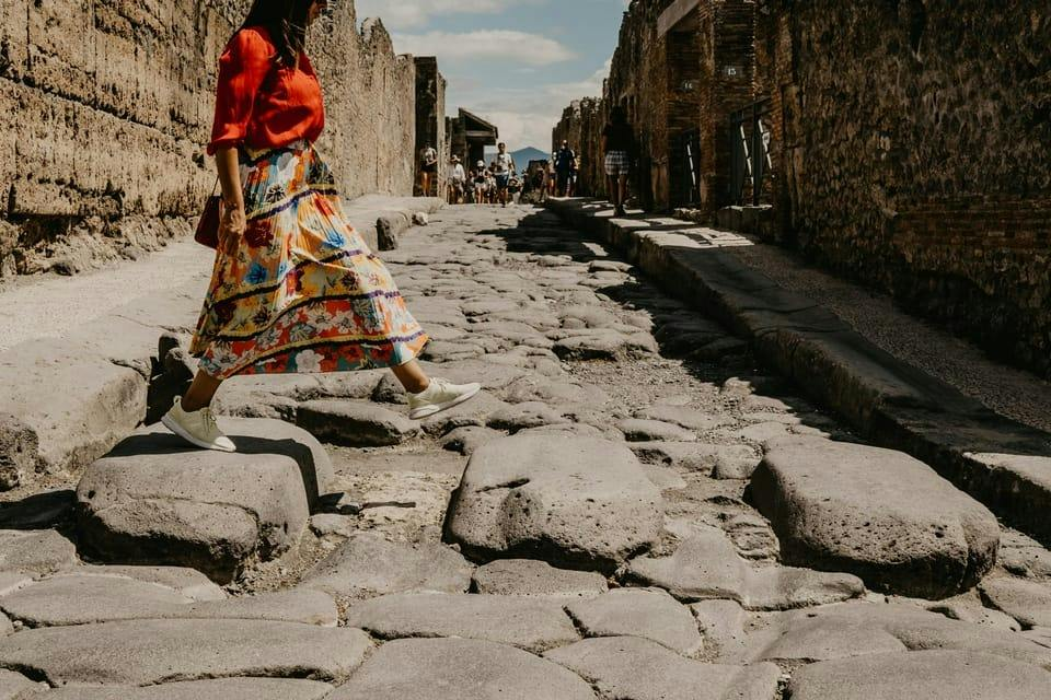 Pompeii: Small Group Guided Tour + Roundtrip Train - Photo 1 of 3