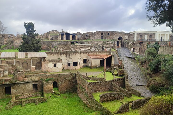 Pompeii Tour with experienced guide - Photo 1 of 8