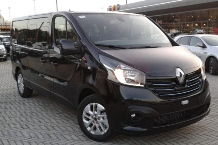 Minivan for groups up to 8 people used for the transfer from Rome to Florence.
