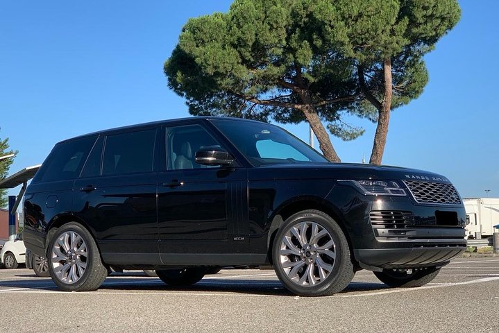 Private airport transfer Range Rover Vogue LWB - Photo 1 of 12