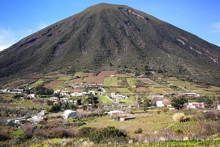 Private and guided tour of Salina: Discovering the Green Island - Photo 1 of 3
