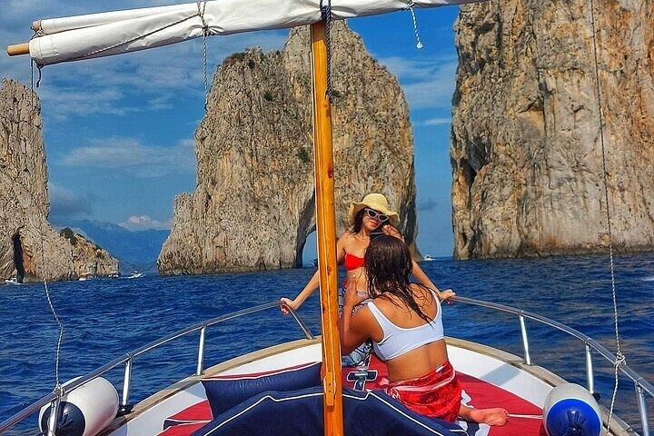 From the Faraglioni to the Grotta Verde, every stop is a perfect set. 2-hour tour designed for those who love to capture the authentic beauty of Capri