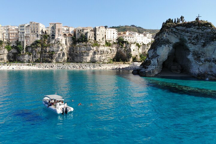 private boat tour with skipper from Tropea to Capo Vaticano - Photo 1 of 16