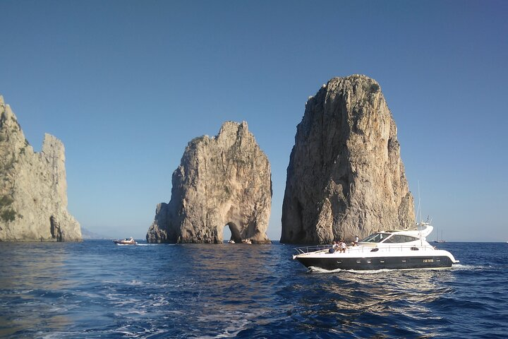 Private Cruise around Capri - yacht 50' - Photo 1 of 9