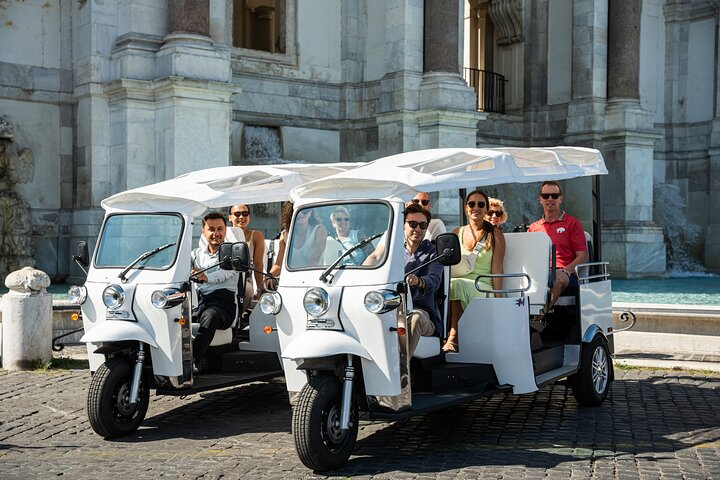 Explore Rome's Iconic Landmarks in Style!