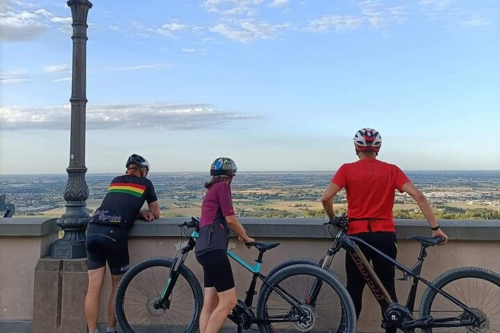 Private Guided E-bike Tour in Bertinoro - Photo 1 of 9