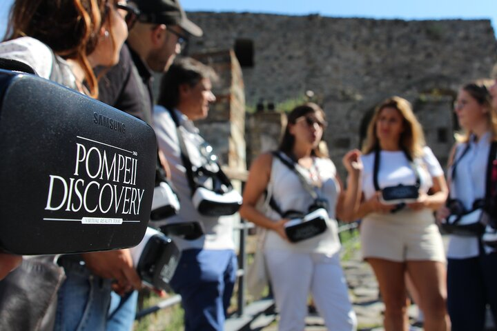 Private Guided Tour and VR Headsets in the Ancient Pompeii - Photo 1 of 9