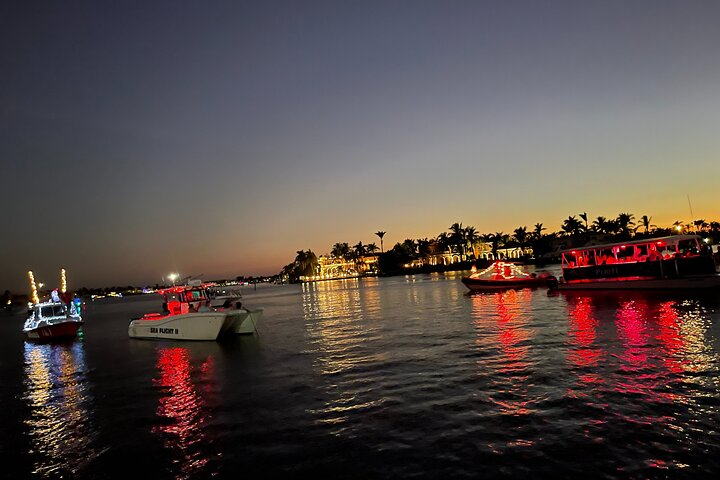 Private Holiday Light Cruise Tour and Sunset Port Royal Naples - Photo 1 of 3