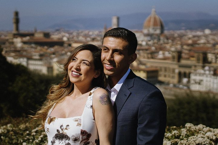 Private Photo Session with a Local Photographer in Arezzo - Photo 1 of 10