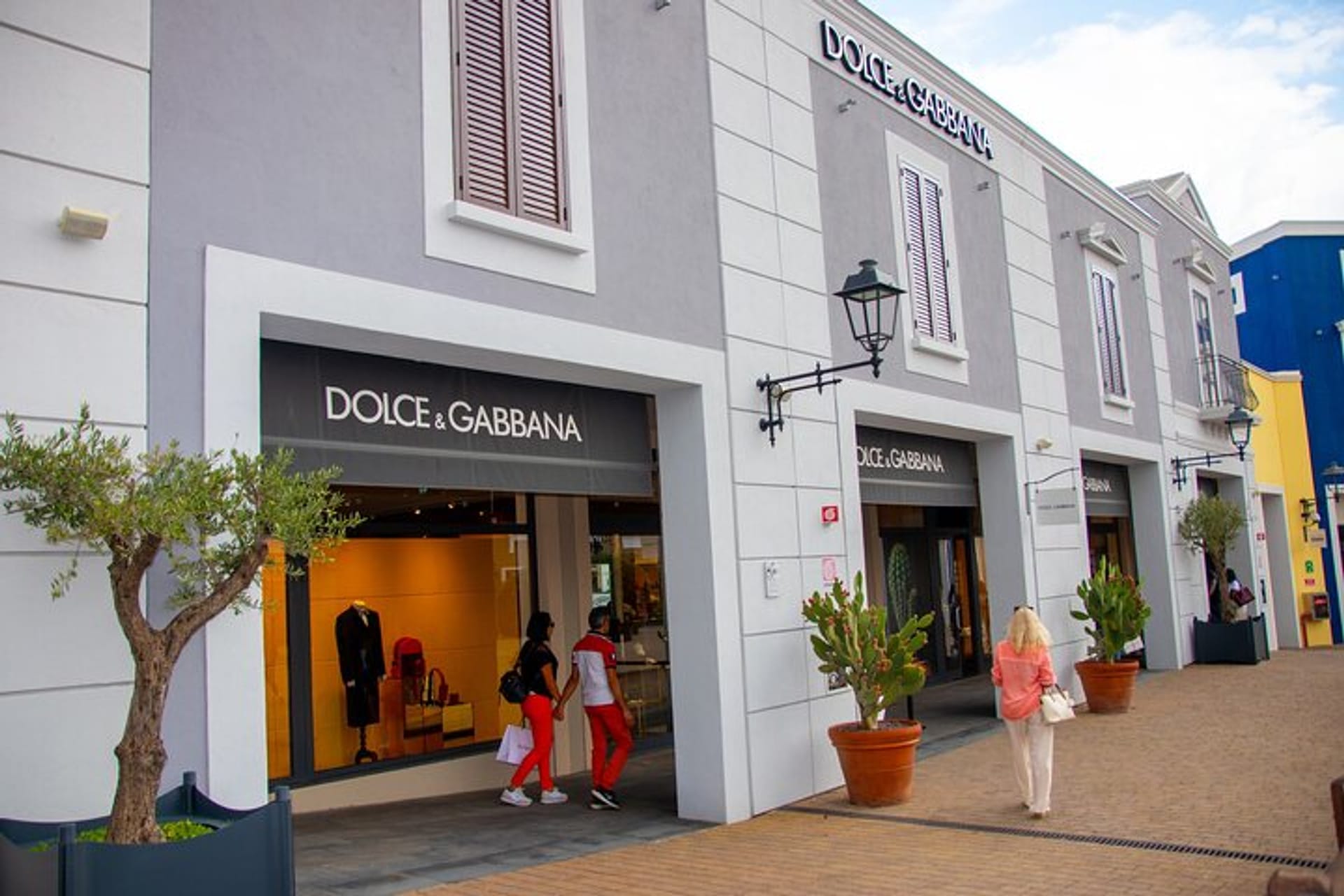 Private Shopping Tour from Catania to Sicilia Outlet Village in Catania |  Pelago, image size:1920x1280