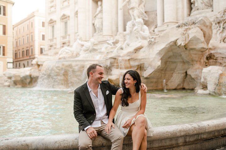 Sunny Photoshoot with a Local in the Heart of Rome - Photo 1 of 15