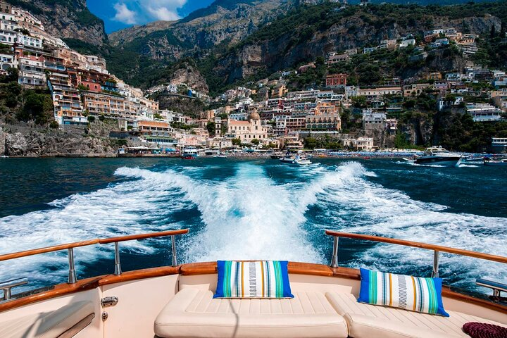 Mamma Mia, Jolly Boat Positano
