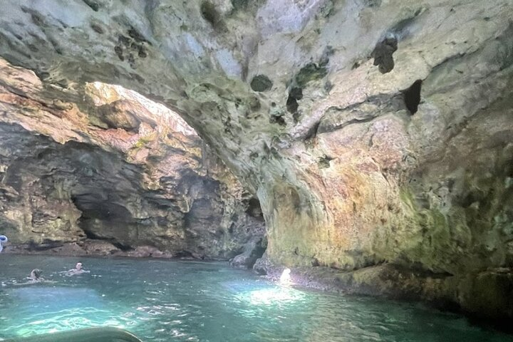 Private tour in Polignano to discover the caves with aperitif - Photo 1 of 25