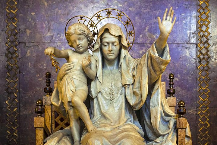 Discover the rich history and profound significance of Holy Sites in Rome where art and spirituality intertwine offering a reflective journey through iconic religious landmarks.