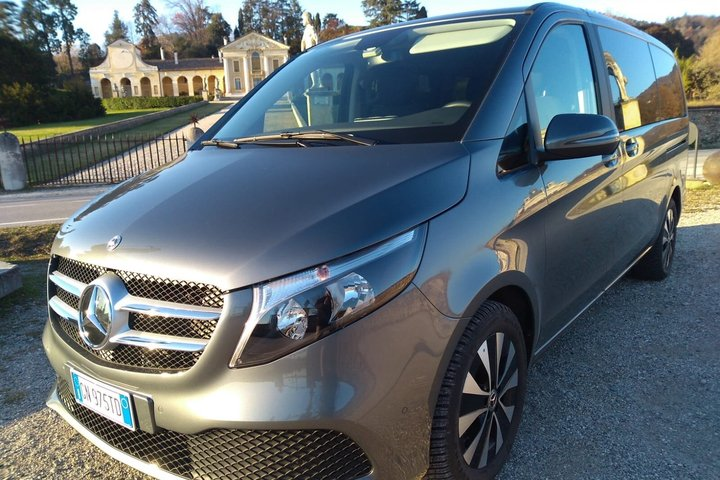 Private transfer, chauffeur service, from Padua to Venice Marco Polo airport - Photo 1 of 4