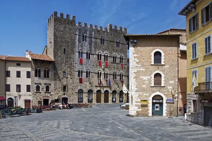 Private transfer from Florence to Massa with private driver - Photo 1 of 8