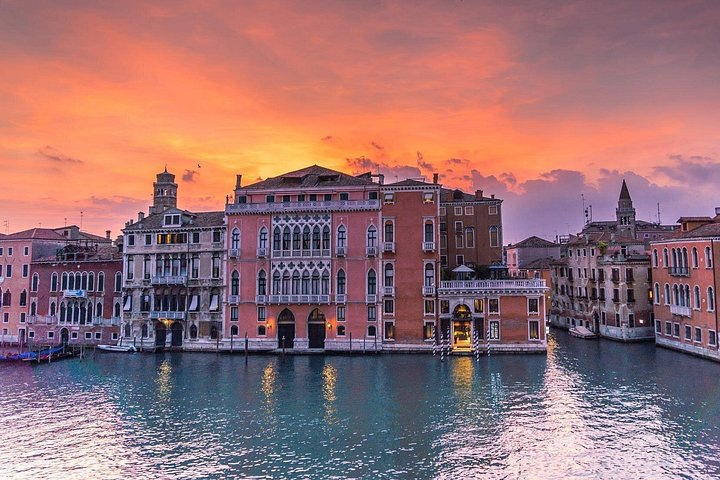Private Transfer from Milan to Venice with a 2h Stop in Verona - Photo 1 of 6