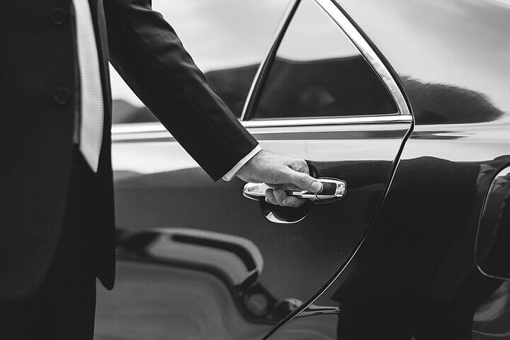 Private Transfer from Rome to Fiumicino Airport - Photo 1 of 3