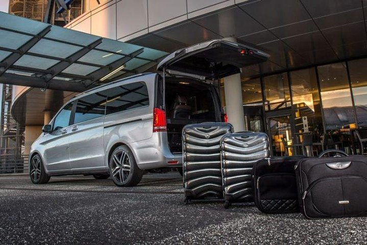 private transfer Milan airport to Cinqueterre - Photo 1 of 2