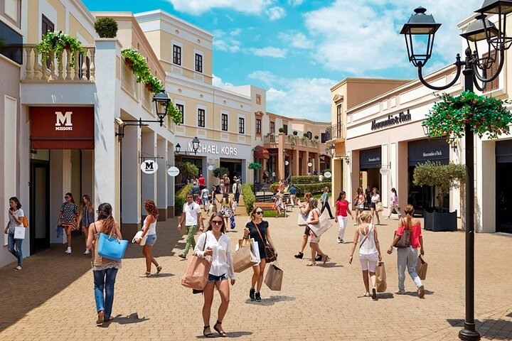 Private transportation to the Sicilia Outlet Village shopping - Photo 1 of 4