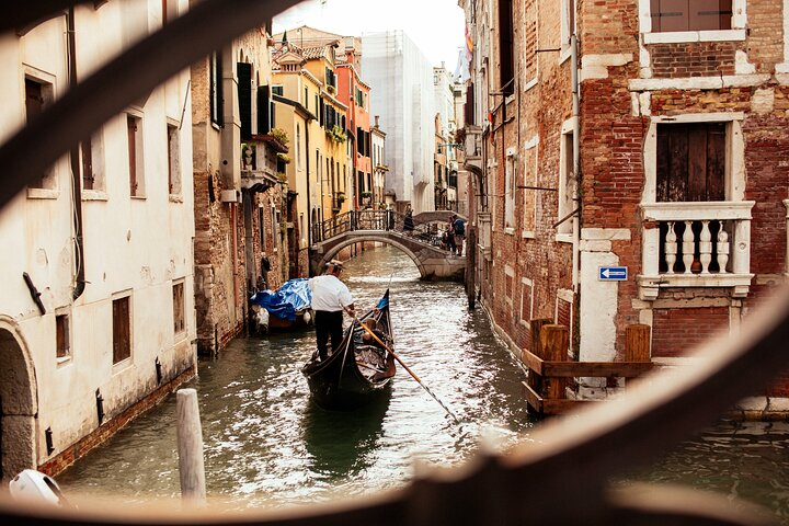 Explore the streets of Venice from home
