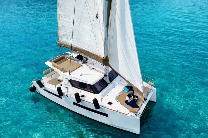 Catamaran tour stops bathing and snorkeling toast with prosecco - Photo 1 of 18