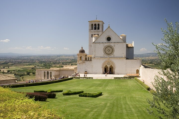 Assisi Private Guided Walking Tour of the Must-see Sites - Photo 1 of 6