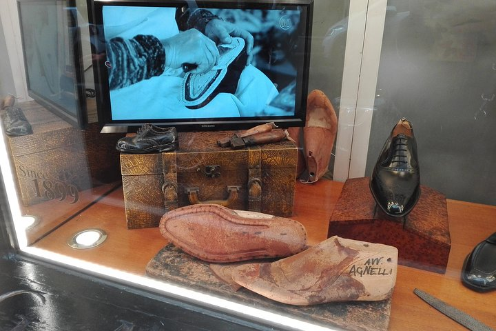 Shopping experience only for men - Photo 1 of 6