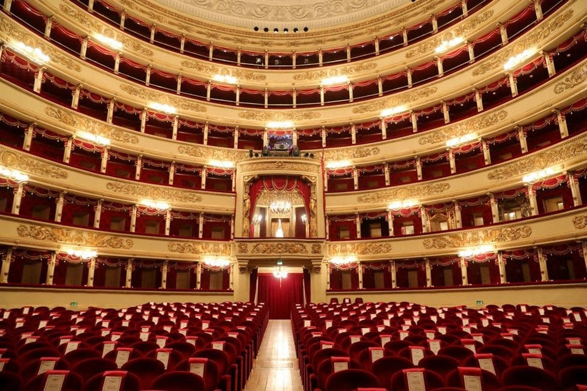 Teatro alla Scala: Skip The Line Ticket + Small Group Tour in